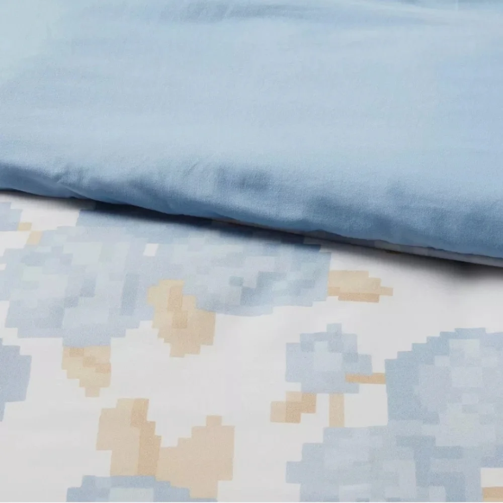 Room Essentials NWT Full/Queen Rose Pixel Floral Print Microfiber Comforter